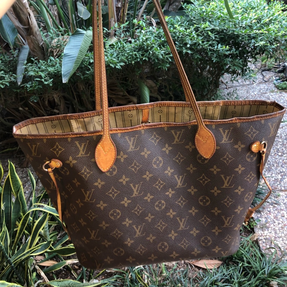 Louis Vuitton - Picture 2 of 8